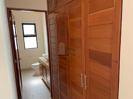 House for Sale Lagos del Sol Residencial with 4 bedrooms, 1 office and 4.5 bathrooms, Cancún Quintana Roo