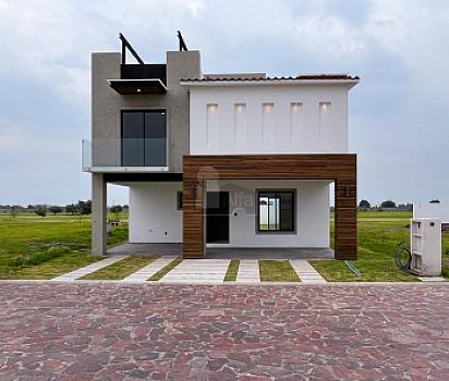 Residencia moderna de estilo californiano con vista al Lago en Metepec