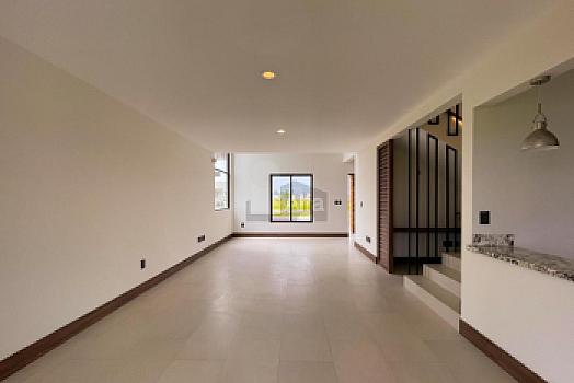 Residencia moderna de estilo californiano con vista al Lago en Metepec