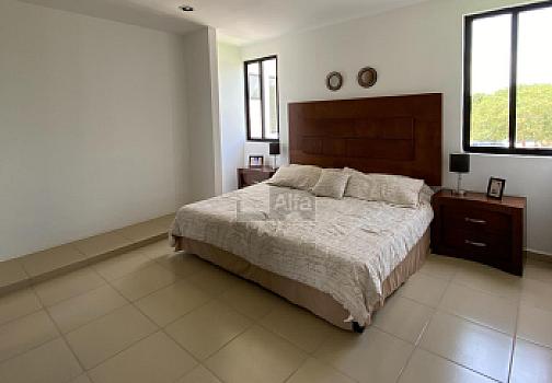 Casa 2 Plantas, 3 recamaras, al norte de Merida, excelente, desarrollo con amenidades
