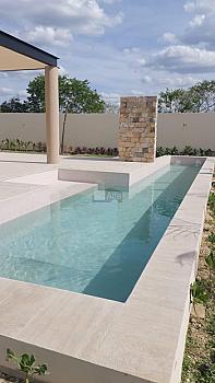 Casa 2 Plantas, 3 recamaras, al norte de Merida, excelente, desarrollo con amenidades