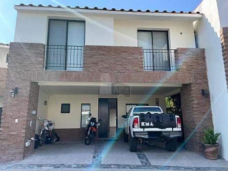 Casa en venta de 4 habitaciones en Cumbres del Lago, Juriquilla, Queretaro