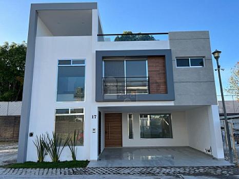Casa en condominio en venta Fracc. Cerrado en Zona Angelópolis, Puebla.