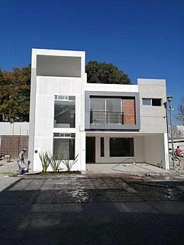 Casa en condominio en venta Fracc. Cerrado en Zona Angelópolis, Puebla.