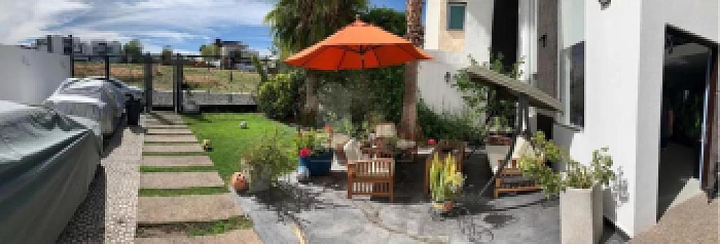 Detached house for sale with luxury finishes and panoramic view from its roof garden