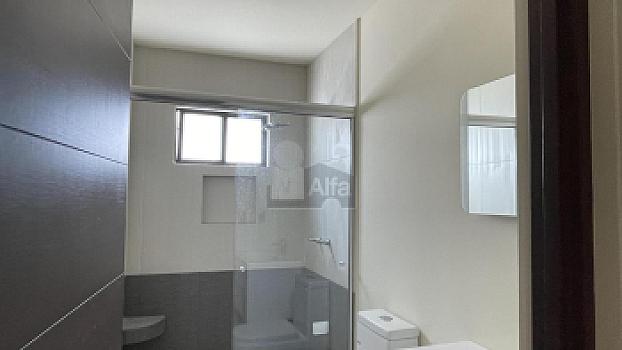 Casa en venta con amplio sótano y 4 recámaras en Lomas de Juriquilla