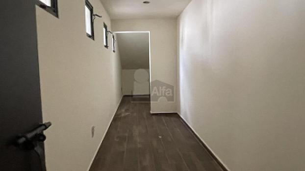 Casa en venta con amplio sótano y 4 recámaras en Lomas de Juriquilla