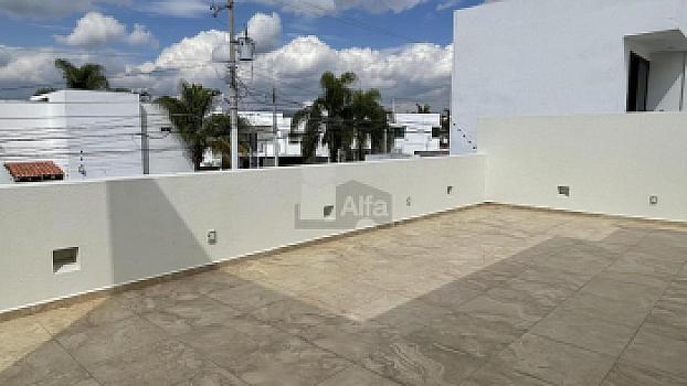 Casa en venta en Juriquilla con 6 recámaras, estacionamiento para 6 autos, Jacuzzi, etc.