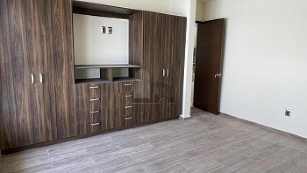 Casa en venta con amplio sótano y 4 recámaras en Lomas de Juriquilla