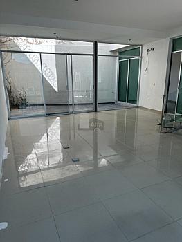 Casa en Renta para Oficinas o Negocio en Jardines del Moral, LEON, GTO. sobre Av León e Insurgentes