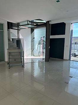 Casa en Renta para Oficinas o Negocio en Jardines del Moral, LEON, GTO. sobre Av León e Insurgentes
