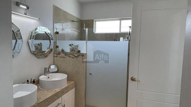 Casa en venta con jardín de más de 80 metros en Cumbres del Lago Juriquilla