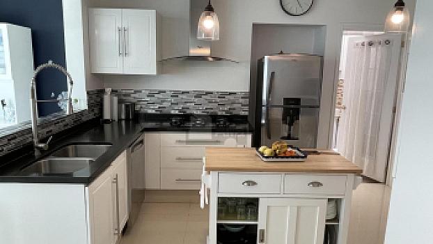Casa en venta con jardín de más de 80 metros en Cumbres del Lago Juriquilla