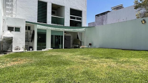 Casa en venta con jardín de más de 80 metros en Cumbres del Lago Juriquilla