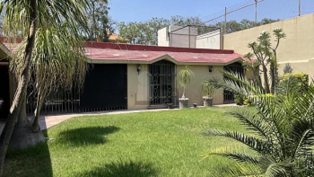 One-story house for rent in Álamos primera sección, in a condominium