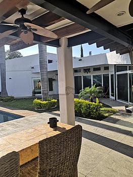 One-story house with private pool