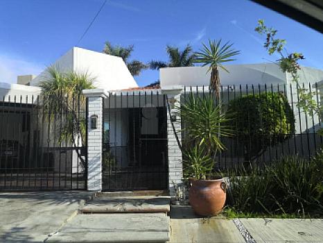 One-story house with private pool