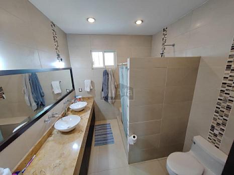 Casa en Venta en Frac. Hacienda Santa Fe, LEON, GTO. a un lado de la Universidad Iberoamericana