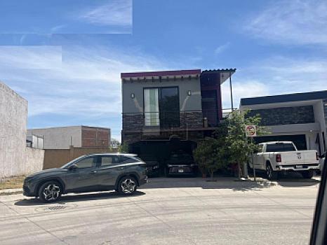 Casa en Venta en Santa Lucía de Mayorazgo, LEON, GTO. de las mas amplias en terreno  y construcción