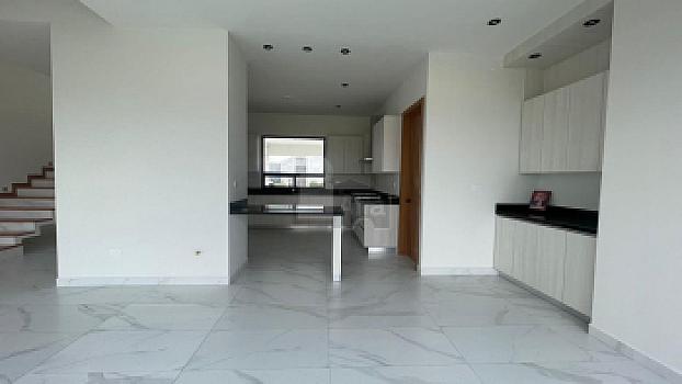 Casa en venta ubicada en Fracc. Residencial al norte de saltillo