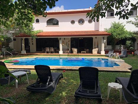 Casa Residencial Venta, 5 Recs, 5 baños y Alberca en Campestre Cancún Quintana Roo
