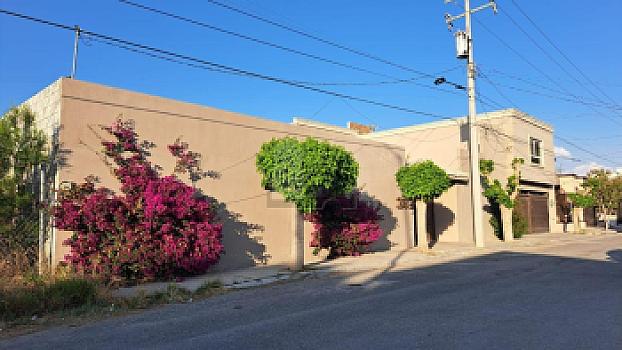 Casa sola en sale en Los Pinos, Saltillo, Coahuila