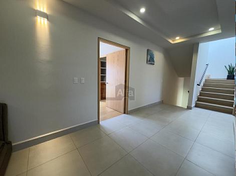 Residencia en privada junto a Club de Golf Los Encinos