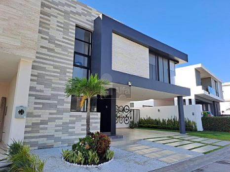 Casa Equipada en Venta en Exclusivo Residencial Punta Tiburón