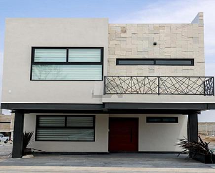 Casa familiar en residencial con pádel en Calimaya