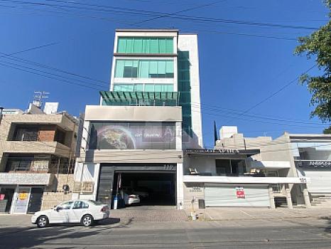 Oficinas en Renta en Jardínes del Moral en LEON, GTO. son 2 pisos completos. Cuenta con Elevador