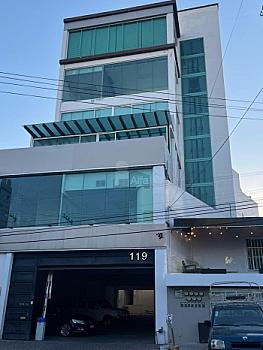 Oficinas en Renta en Jardínes del Moral en LEON, GTO. son 2 pisos completos. Cuenta con Elevador