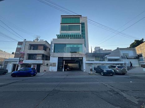 Oficinas en Renta en Jardínes del Moral en LEON, GTO. son 2 pisos completos. Cuenta con Elevador