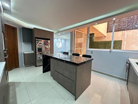 Casa de 3 recámaras, en venta en la Col. La Providencia, Metepec, Cerca de La Plaza Town Square.