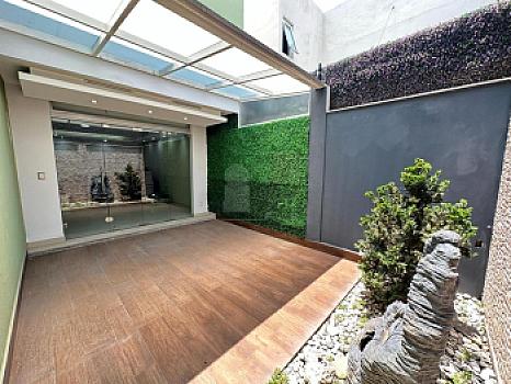 Casa de 3 recámaras, en venta en la Col. La Providencia, Metepec, Cerca de La Plaza Town Square.