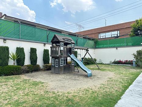 Casa de 3 recámaras, en venta en la Col. La Providencia, Metepec, Cerca de La Plaza Town Square.