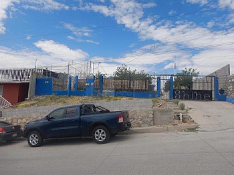 Casa- Terreno en venta en Cd Juarez, La Azteca