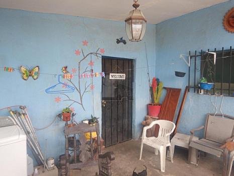 Casa- Terreno en venta en Cd Juarez, La Azteca