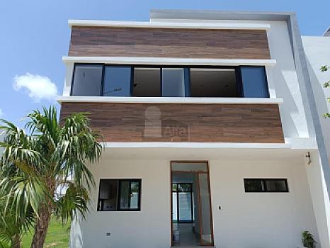Corner House for Sale in Residencial Arbolada with 3 bedrooms and 2.5 bathrooms Cancun Quintana Roo