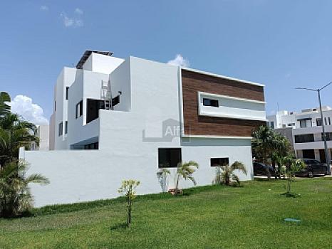 Corner House for Sale in Residencial Arbolada with 3 bedrooms and 2.5 bathrooms Cancun Quintana Roo