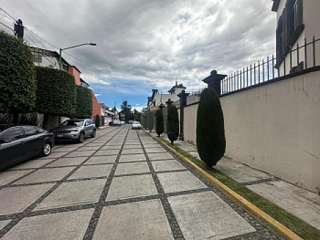Lujosa residencia en venta en Residencial Colón, Col. Ciprés en Toluca