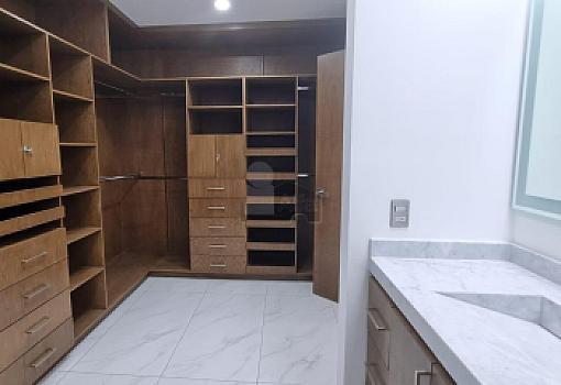 Casa en Mayorca Residencial con acabados de lujo y recámara en planta baja