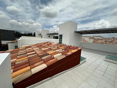 Última casa nueva con roof garden en Cacalomacán