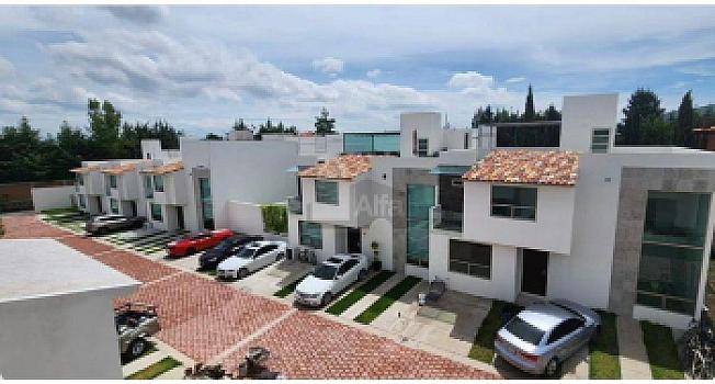 Última casa nueva con roof garden en Cacalomacán