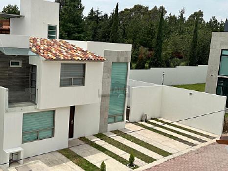 Última casa nueva con roof garden en Cacalomacán