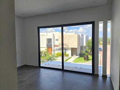 CASA DISPONIBLE PARA VENTA O RENTA