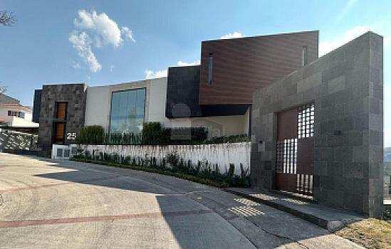 Residencia con alberca en Bosques de las Lomas