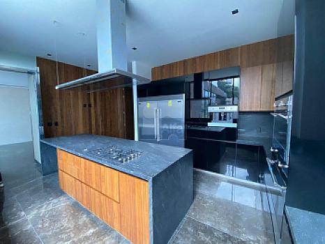 Residencia con alberca en Bosques de las Lomas