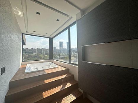 Residencia con alberca en Bosques de las Lomas