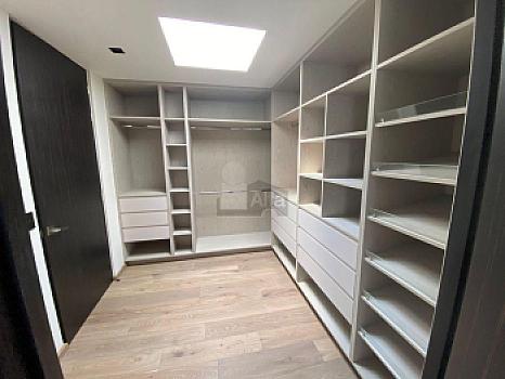 Residencia con alberca en Bosques de las Lomas