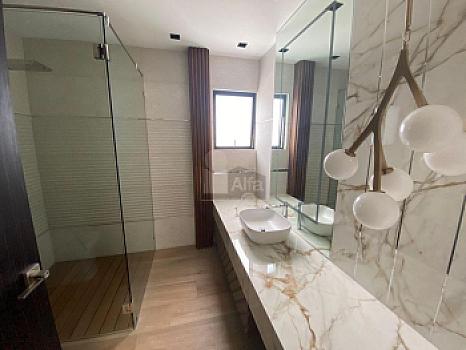 Residencia con alberca en Bosques de las Lomas